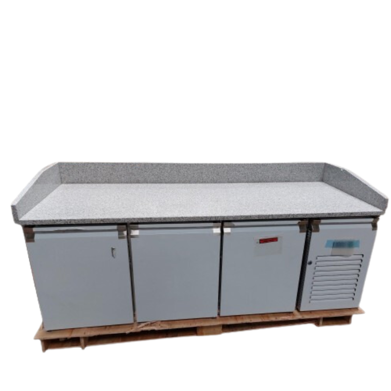 Table à pizza réfrigérée positive en inox avec évaporateur ventilé - 3 portes - 580 litres