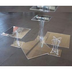 Étagère à gâteaux en escalier 2 niveaux Ø 1 x 20×20 – 2 x 25×25 – 1 x 30×30 cm forme carrée en acrylique et plexiglas
