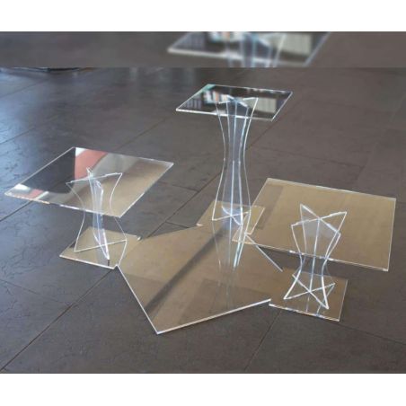 Étagère à gâteaux en escalier 2 niveaux Ø 1 x 20×20 – 2 x 25×25 – 1 x 30×30 cm forme carrée en acrylique et plexiglas